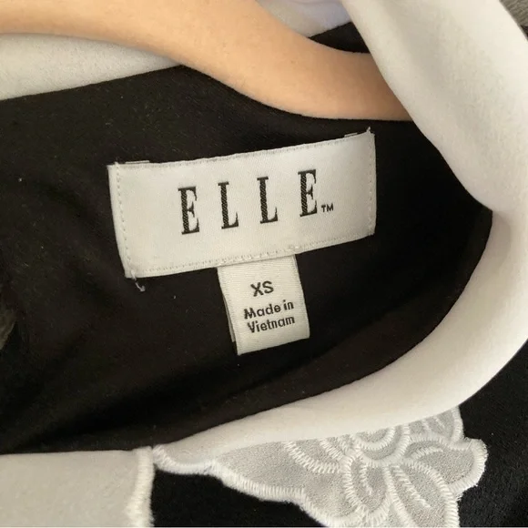 Black Knee-length Elle Dress with Peter Pan Collar - Picture 5 of 7